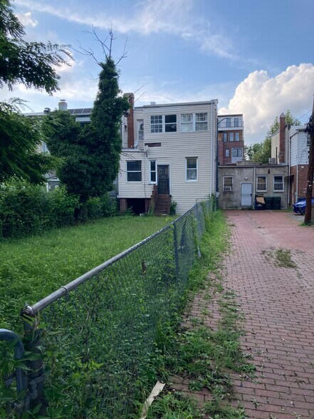 812 Upshur St NW, Washington, DC à louer - Photo de l’immeuble – Image 2 sur 8
