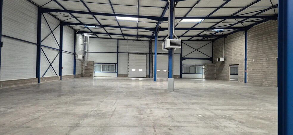 Local d’activités dans Dagneux à louer - Photo de l’immeuble – Image 1 sur 9