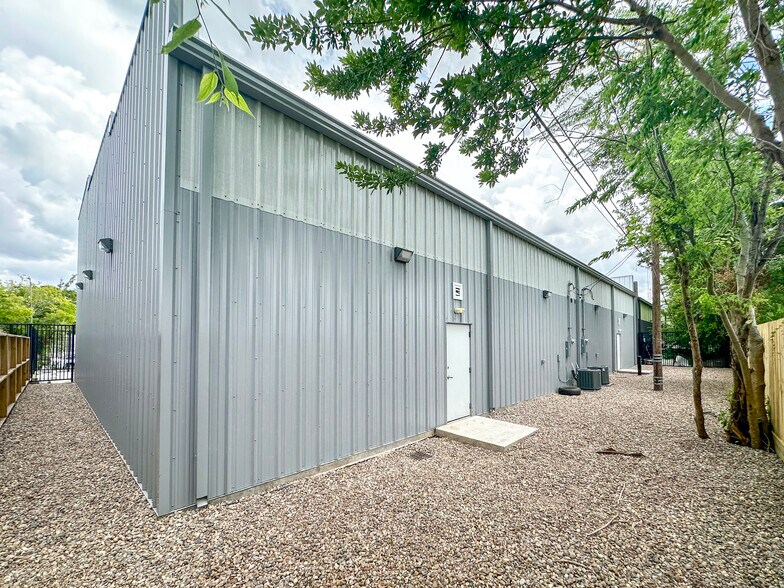 9013 Pagewood Ln, Houston, TX à louer - Photo de l’immeuble – Image 3 sur 32