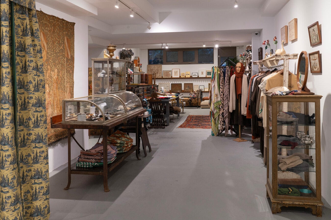 118 E 1st St, New York, NY 10009 - Lot Retail -  - Photo intérieure - Image 2 of 4