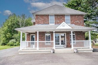 737 Newfield St, Middletown, CT à louer Photo intérieure– Image 2 sur 15