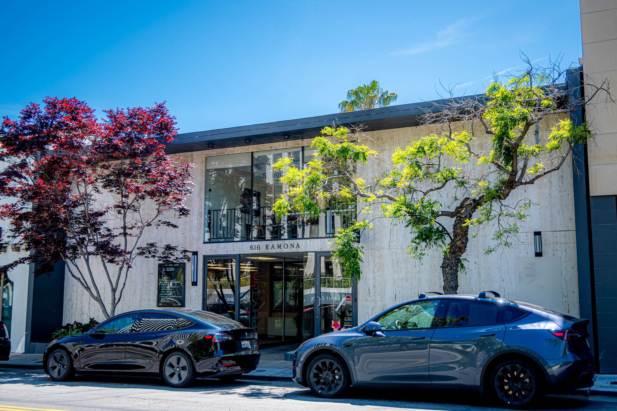 616 Ramona St, Palo Alto, CA à louer Photo de l’immeuble– Image 1 sur 14