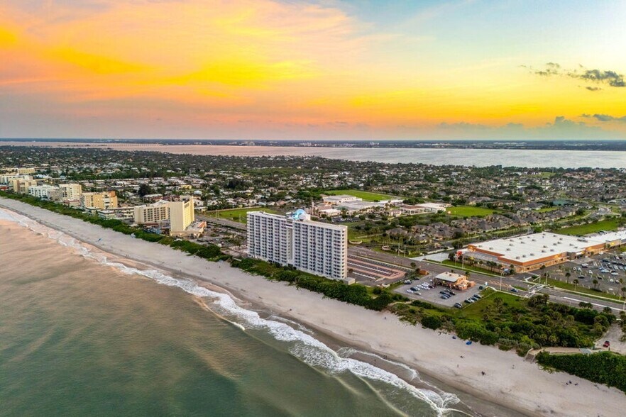 3191 N Highway A1a, Indialantic, FL à vendre - Photo de l’immeuble – Image 2 sur 14