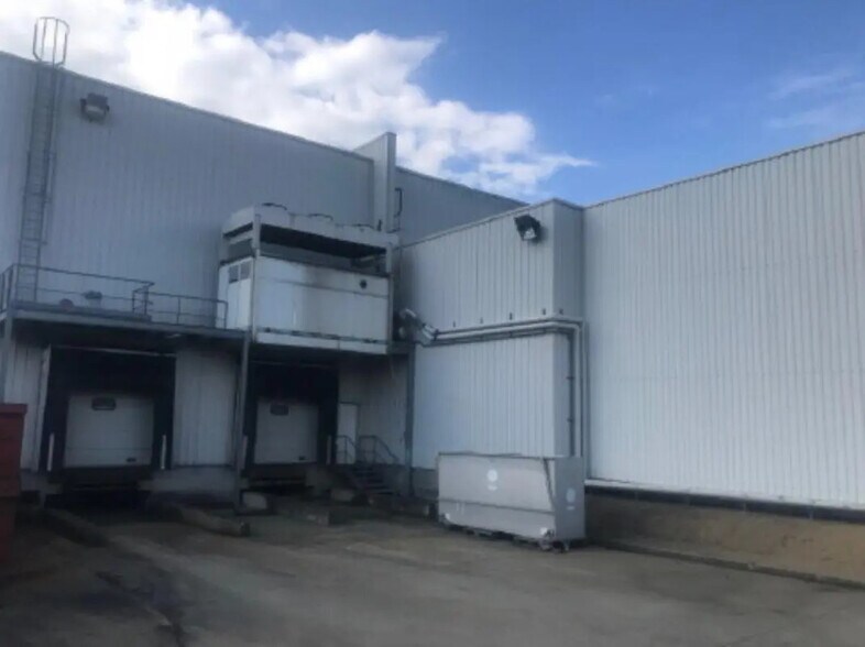 Industriel/Logistique dans Betton à vendre - Photo de l’immeuble – Image 3 sur 6