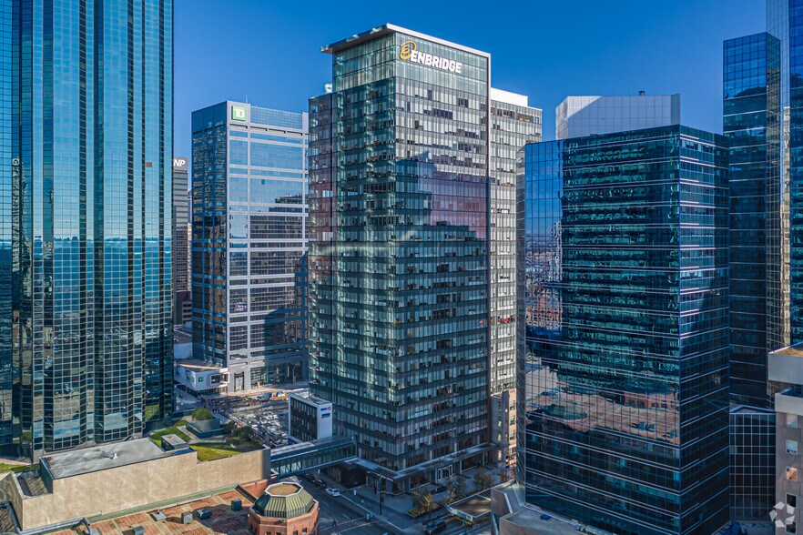 10175 101 St NW, Edmonton, AB à louer - Photo de l’immeuble – Image 2 sur 17