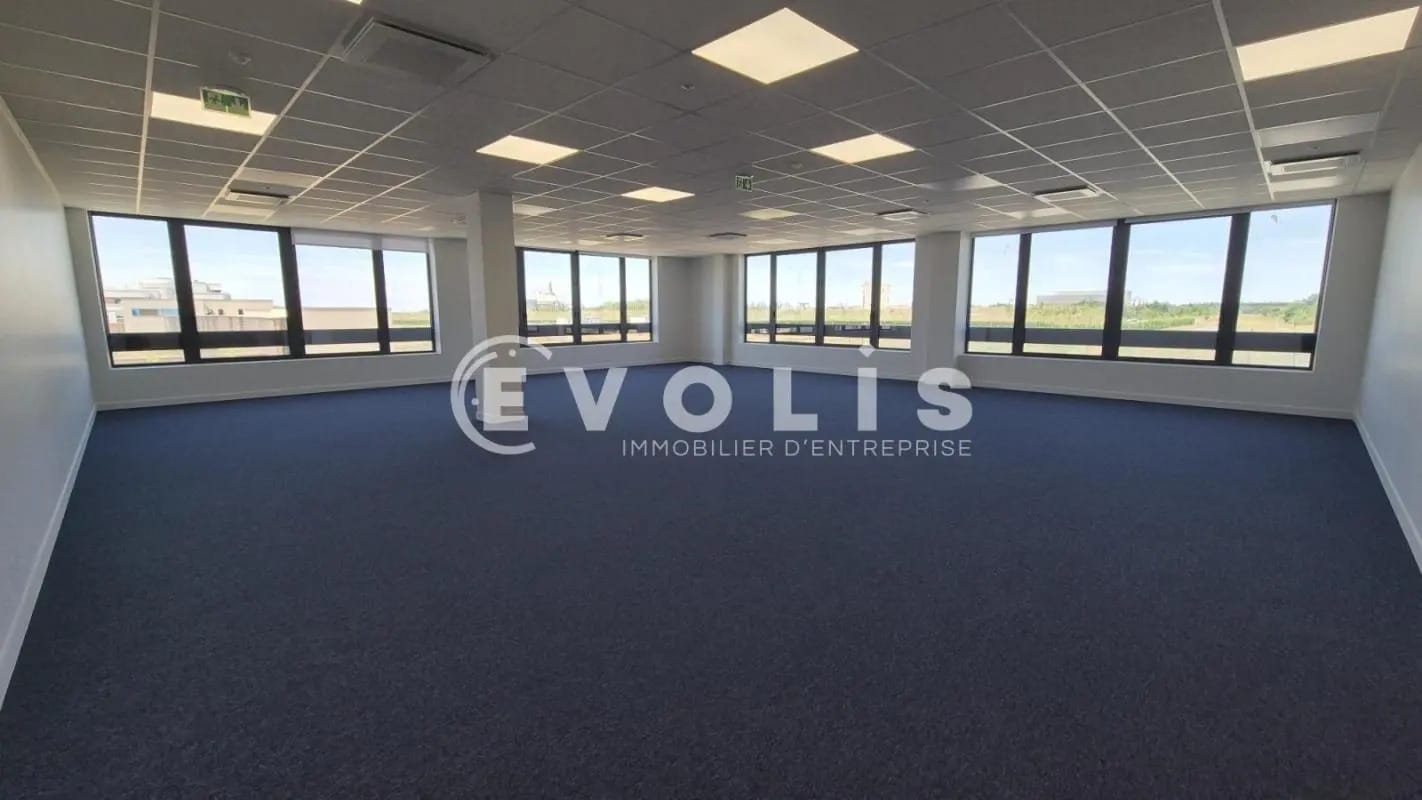 Bureau dans Chessy à louer Photo de l’immeuble– Image 1 sur 9
