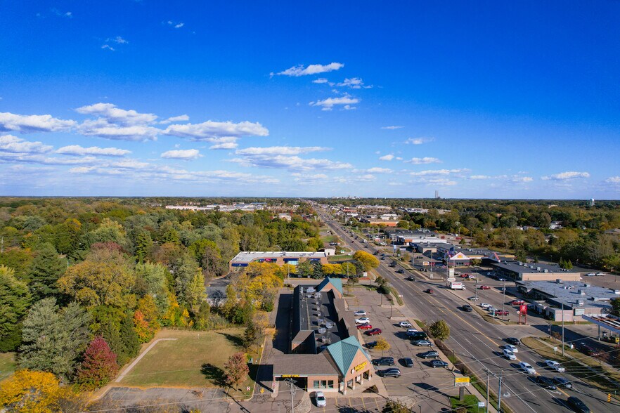6240-6258 W Saginaw Hwy, Lansing, MI à louer - Photo de l’immeuble – Image 2 sur 4