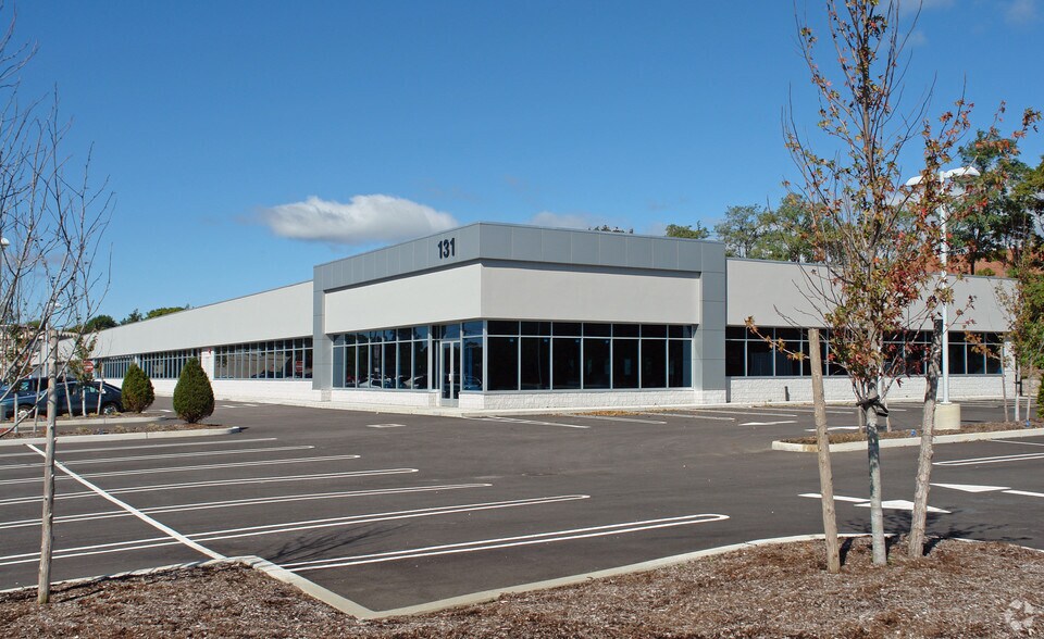 131 Sunnyside Blvd, Plainview, NY à louer - Photo de l’immeuble – Image 2 sur 2