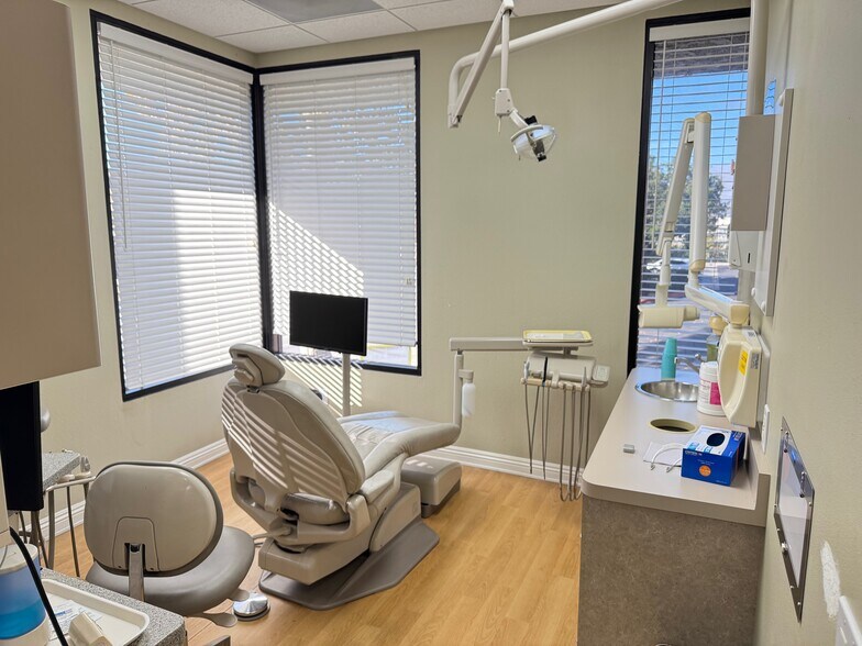 1655 Thousand Oaks Blvd, Thousand Oaks, CA à louer - Photo de l’immeuble – Image 2 sur 9