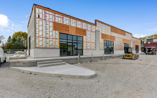 7713 Kent Blvd, Brockville, ON à louer - Photo de la construction – Image 2 sur 6