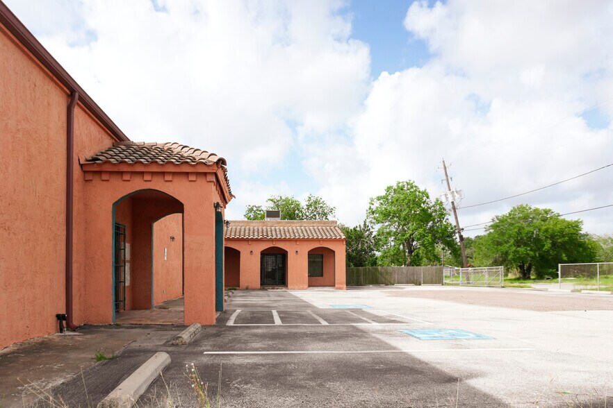 3825 Agnes St, Corpus Christi, TX à vendre - Photo de l’immeuble – Image 2 sur 7