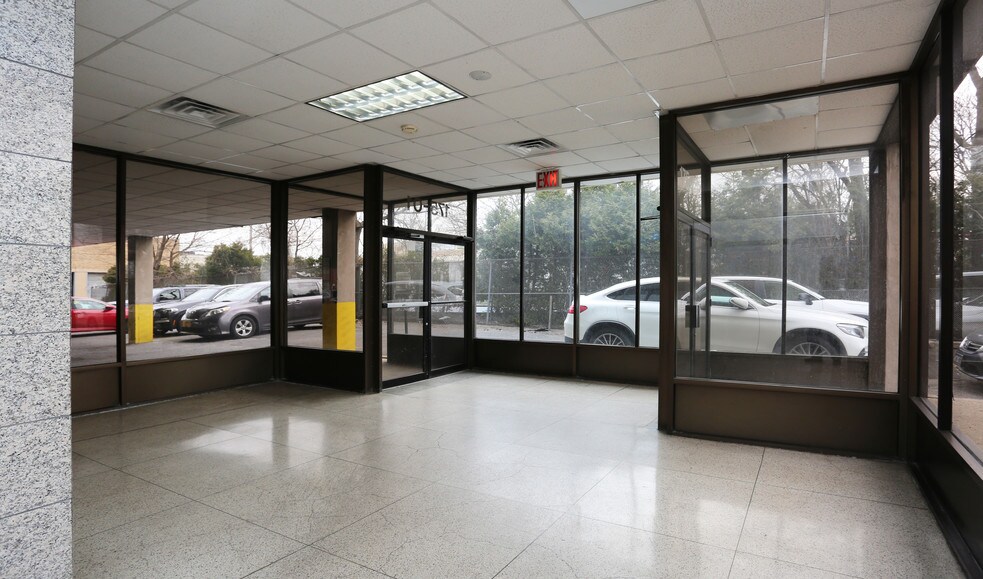 175-01 Rockaway Blvd, Jamaica, NY à louer - Photo intérieure – Image 1 sur 13