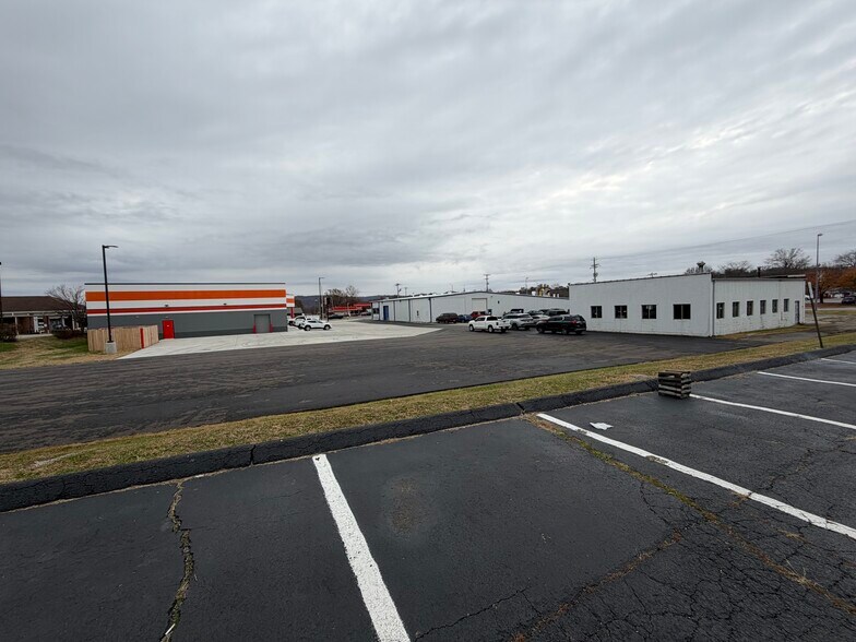 319 Glades Rd, Berea, KY à louer - Photo de l’immeuble – Image 3 sur 11