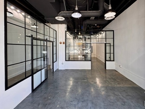 217 E 8th St, Los Angeles, CA à louer Photo de l’immeuble– Image 1 sur 13