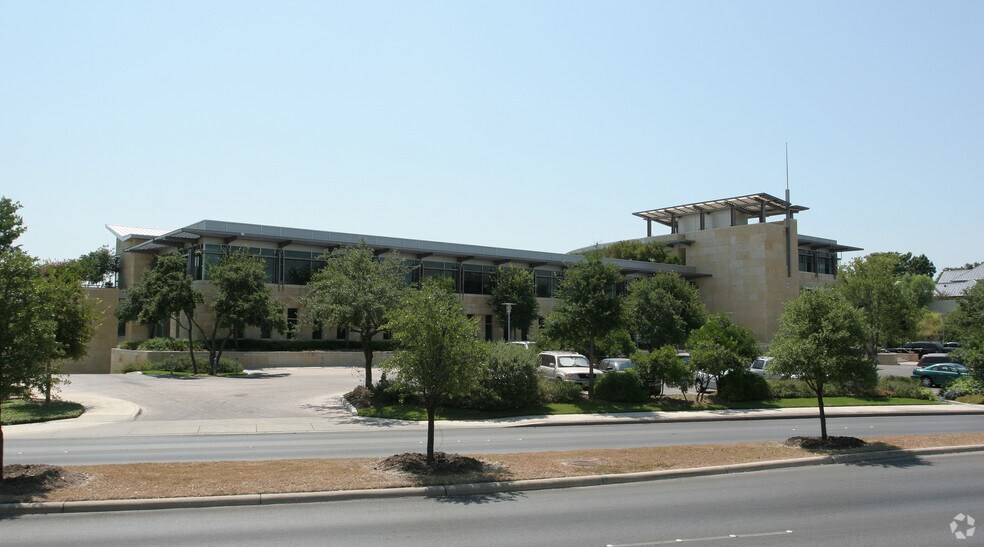 200 E Basse Rd, San Antonio, TX à louer - Photo de l’immeuble – Image 2 sur 9