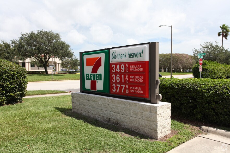 13902 Egret Tower Dr, Orlando, FL à louer - Photo de l’immeuble – Image 3 sur 7