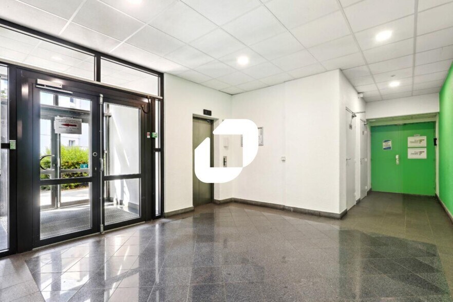 Bureau dans Lognes à louer - Hall d’entrée – Image 2 sur 8