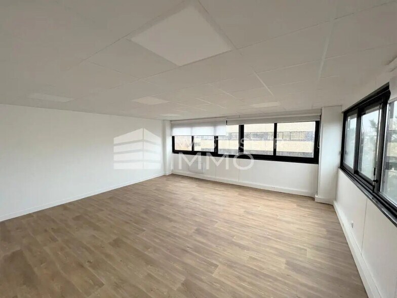 Bureau dans Courbevoie à vendre - Photo de l’immeuble – Image 2 sur 6