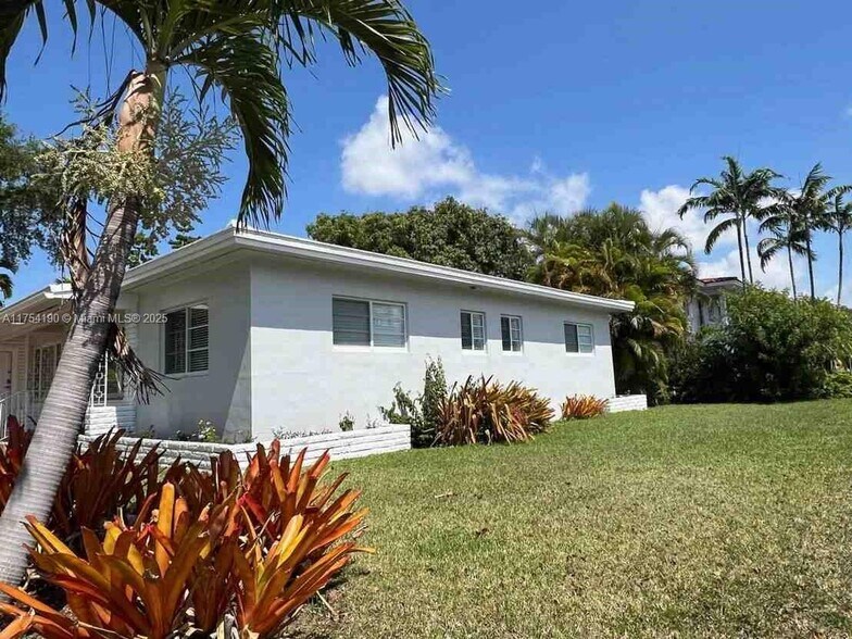 401 Malaga Ave, Coral Gables, FL à vendre - Photo de l’immeuble – Image 3 sur 12