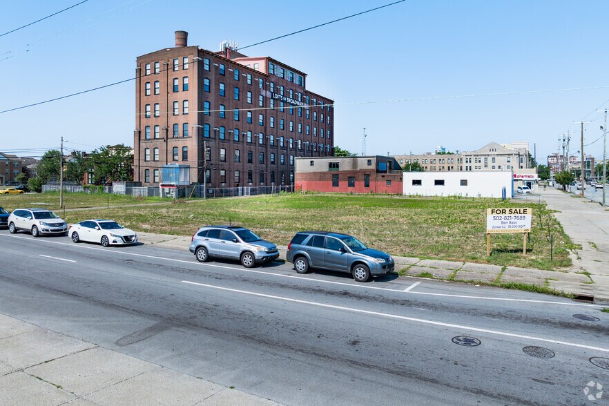 430-440 E Broadway and Finzer, Louisville, KY à vendre - Photo de l’immeuble – Image 2 sur 16