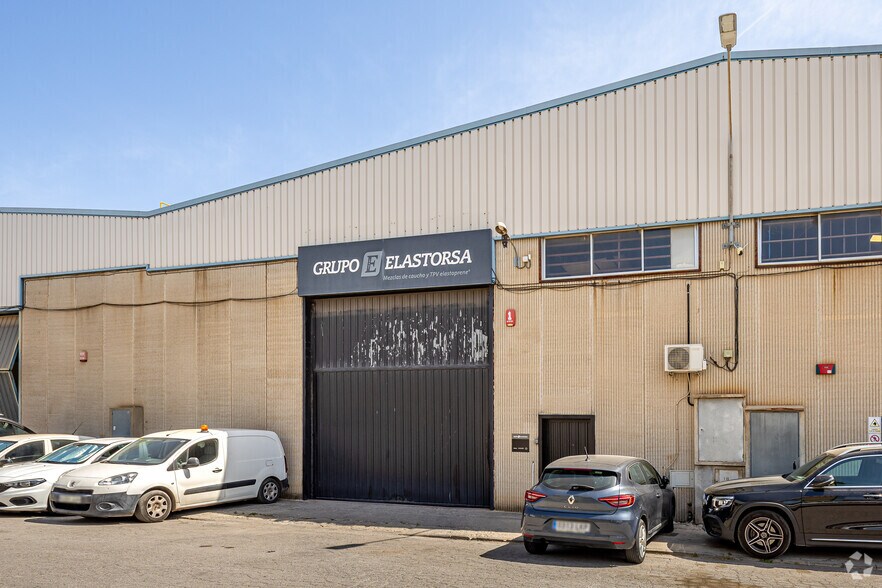 Industriel/Logistique dans Sant Andreu de la Barca, Barcelona à vendre - Photo de l’immeuble – Image 2 sur 8