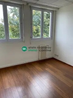 Bureau dans Avrillé à vendre - Photo de l’immeuble – Image 3 sur 5