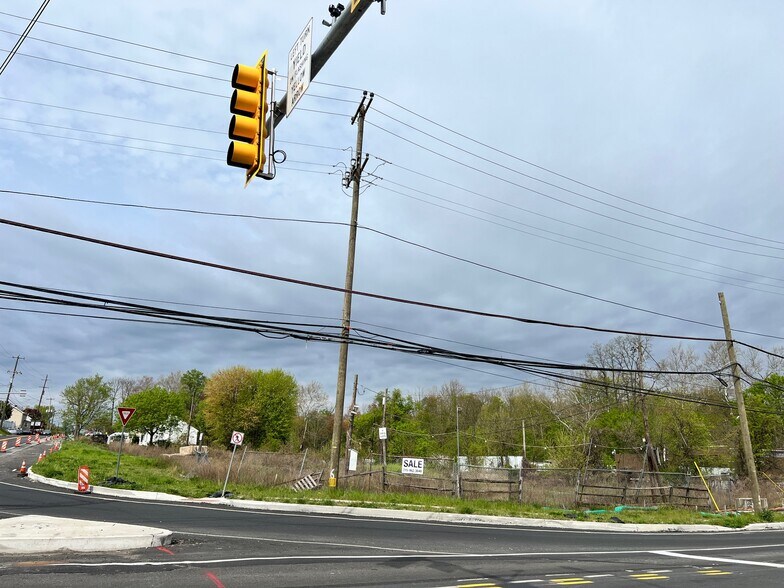 4118 E Bristol Rd, Feasterville Trevose, PA à vendre - Photo de l’immeuble – Image 3 sur 4