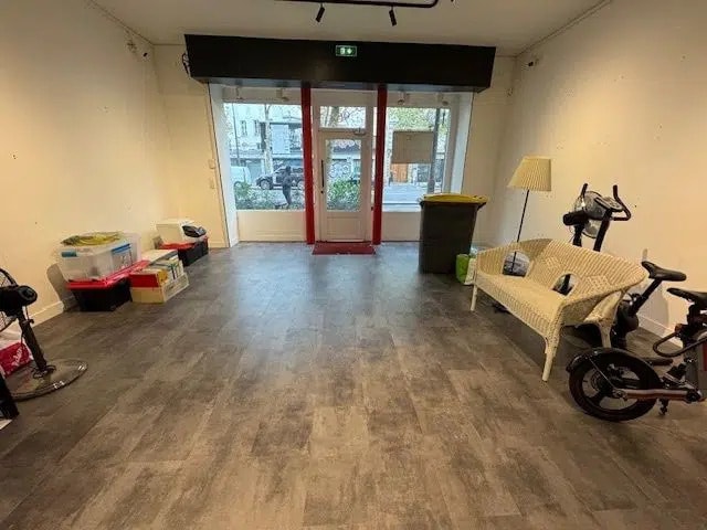 Local commercial dans Paris à louer - Photo de l’immeuble – Image 1 sur 9
