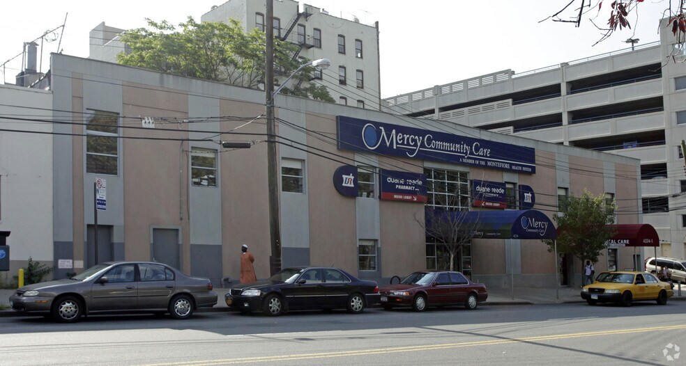 4234 Bronx Blvd, Bronx, NY à louer - Photo de l’immeuble – Image 3 sur 3