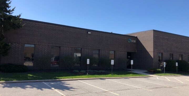 9742 W Foster Ave, Rosemont, IL à louer - Photo de l’immeuble – Image 2 sur 15