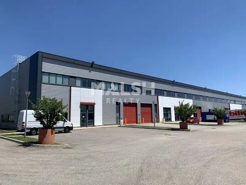 Local d’activités dans Meyzieu à louer - Photo de l’immeuble – Image 1 sur 12