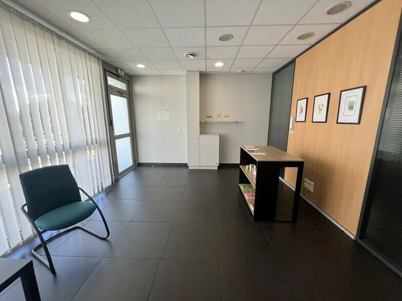 Bureau dans Avignon à louer - Photo de l’immeuble – Image 3 sur 7