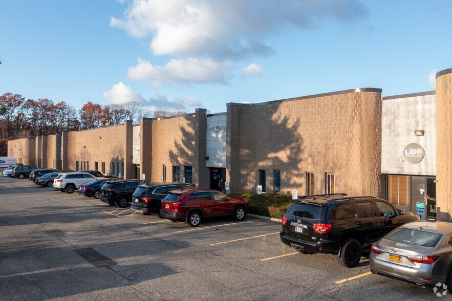 400 Oser Ave, Hauppauge, NY à louer - Photo de l’immeuble – Image 2 sur 12
