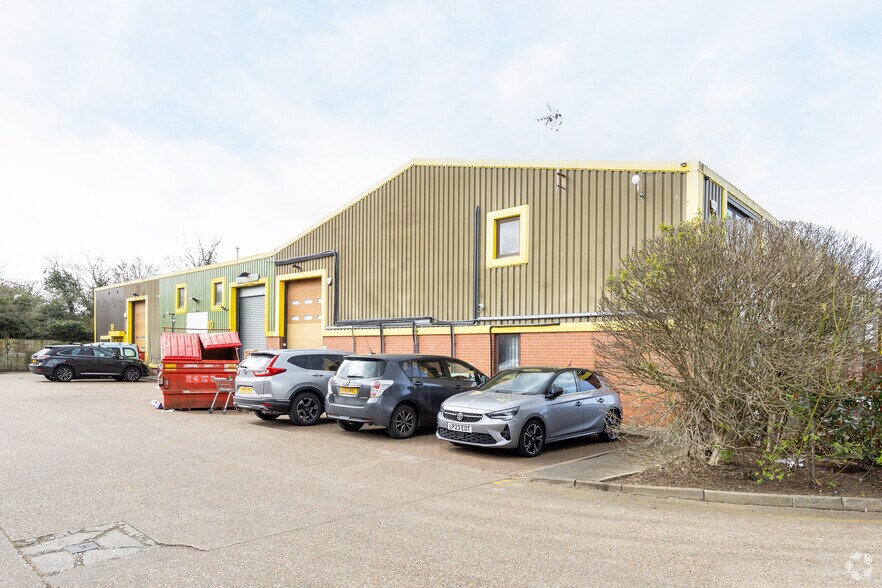 Repton Clos, Basildon à louer - Photo de l’immeuble – Image 3 sur 4