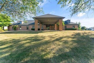 Plus de détails pour 925 Trailwood Dr, Youngstown, OH - Bureau à vendre
