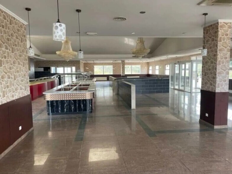 Local commercial dans Barentin à vendre - Photo intérieure – Image 2 sur 4