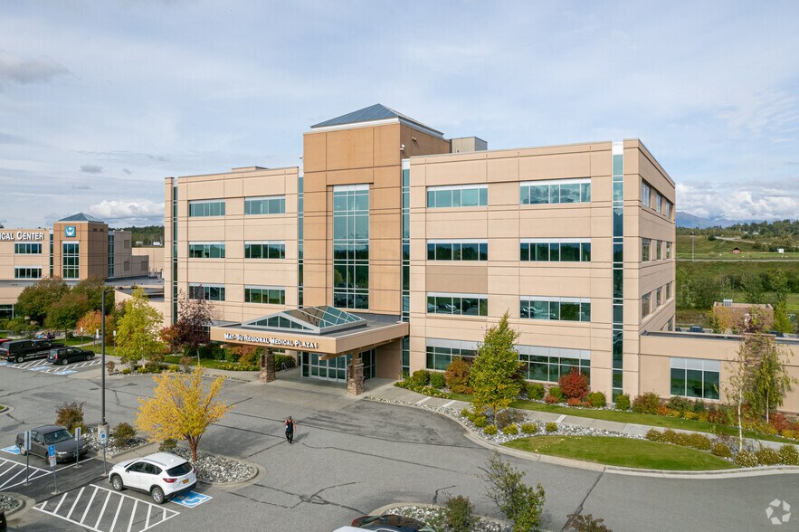 2490 S Woodworth Loop, Palmer, AK à louer - Photo de l’immeuble – Image 2 sur 9