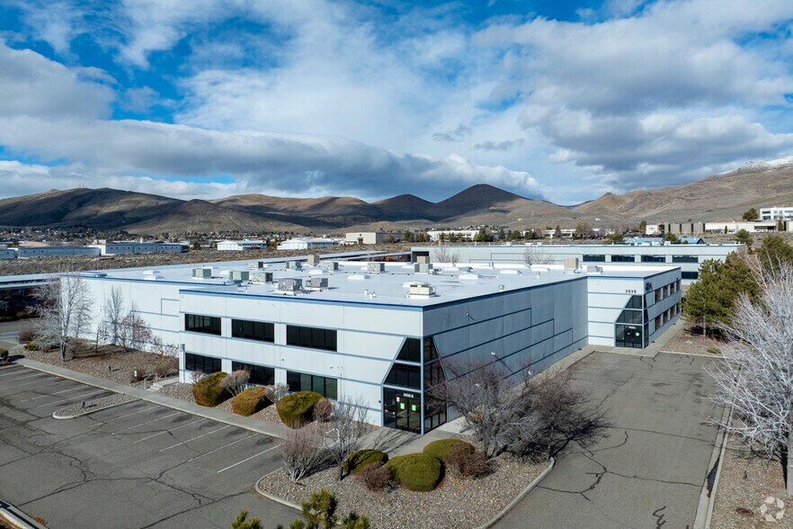 3535 Arrowhead Dr, Carson City, NV à louer - Photo de l’immeuble – Image 2 sur 3