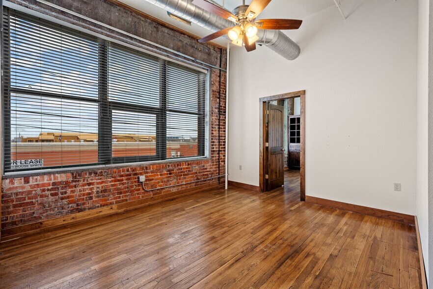 401 S 3rd St, Waco, TX à louer - Photo de l’immeuble – Image 3 sur 5