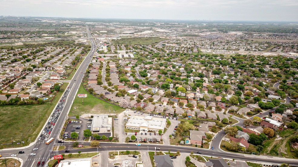 9410 Dugas Dr, San Antonio, TX à louer - Photo de l’immeuble – Image 3 sur 9