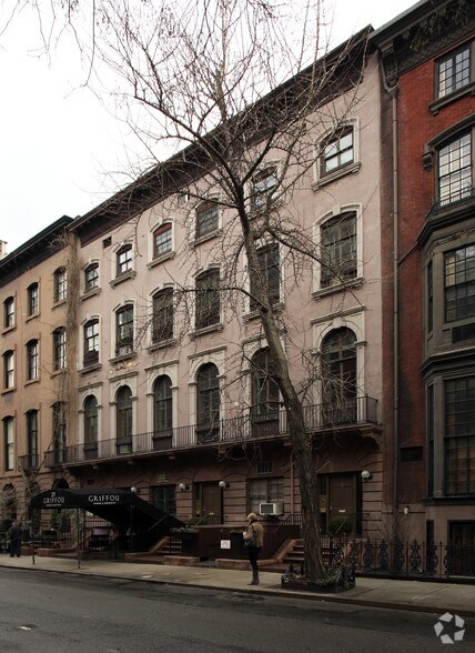 21 W 9th St, New York, NY à louer - Photo de l’immeuble – Image 2 sur 12
