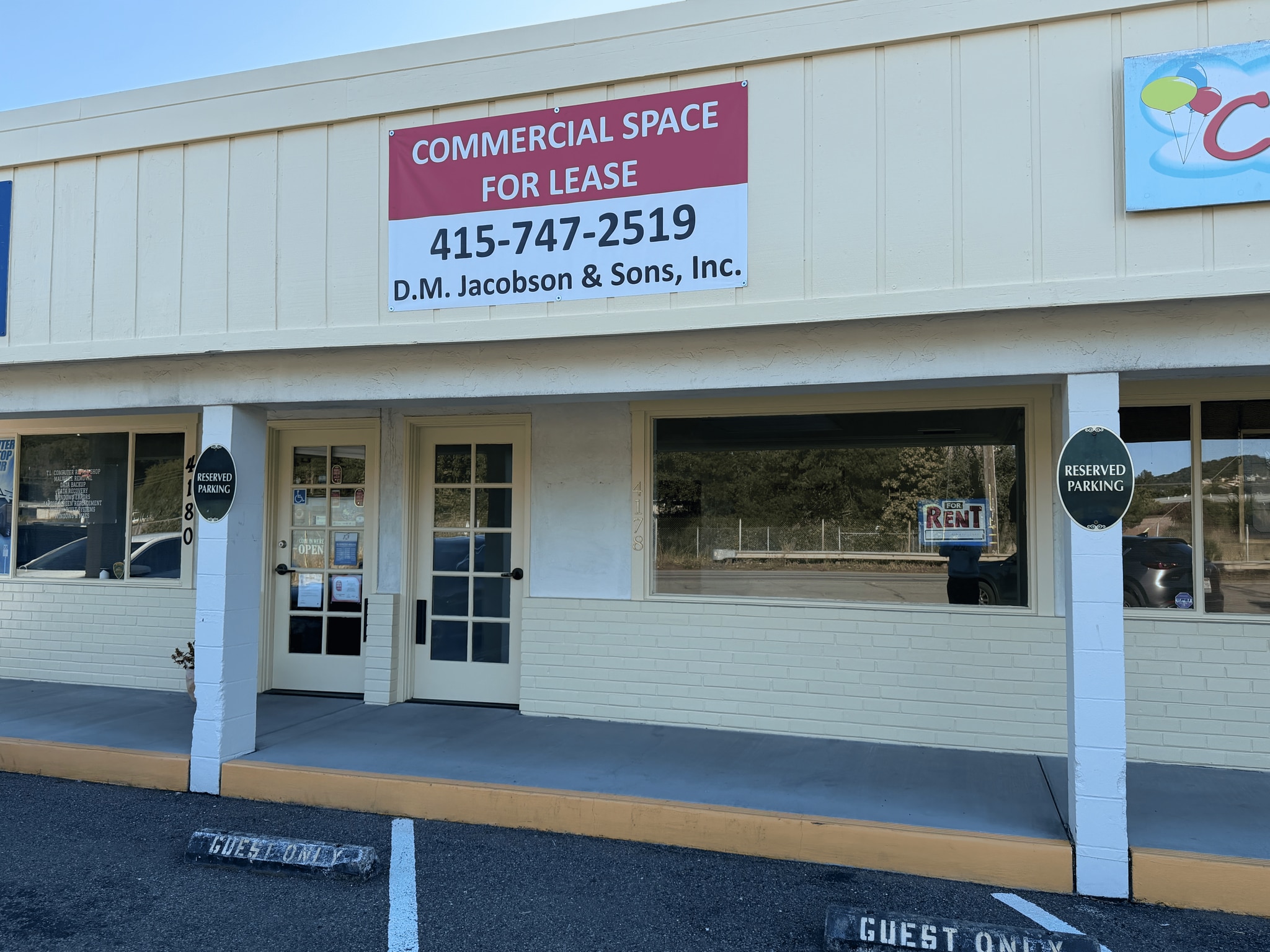 4174-4180 Redwood Hwy, San Rafael, CA à louer Photo de l’immeuble– Image 1 sur 10