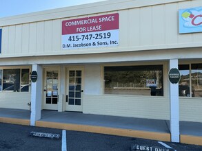 4174-4180 Redwood Hwy, San Rafael, CA à louer Photo de l’immeuble– Image 1 sur 10