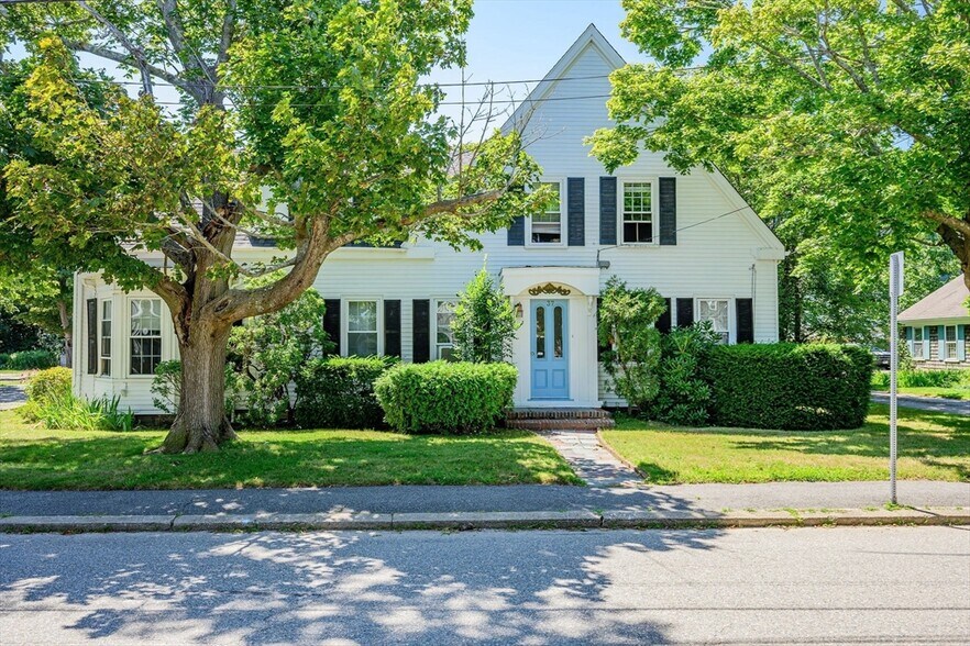 37 School St, Hyannis, MA à vendre - Photo de l’immeuble – Image 1 sur 38