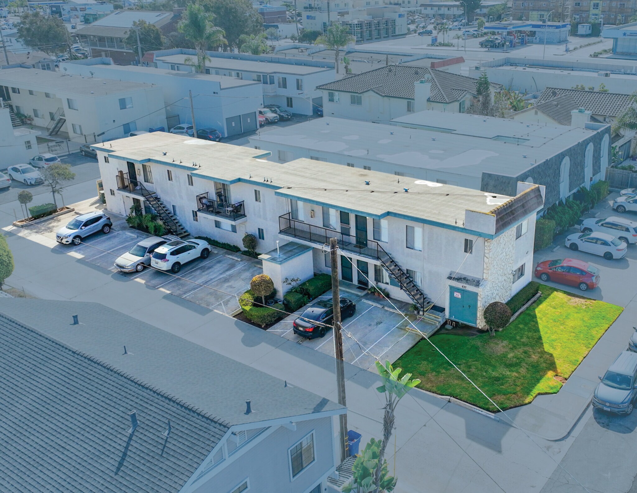 637 10th St, Imperial Beach, CA à vendre Photo de l’immeuble– Image 1 sur 11