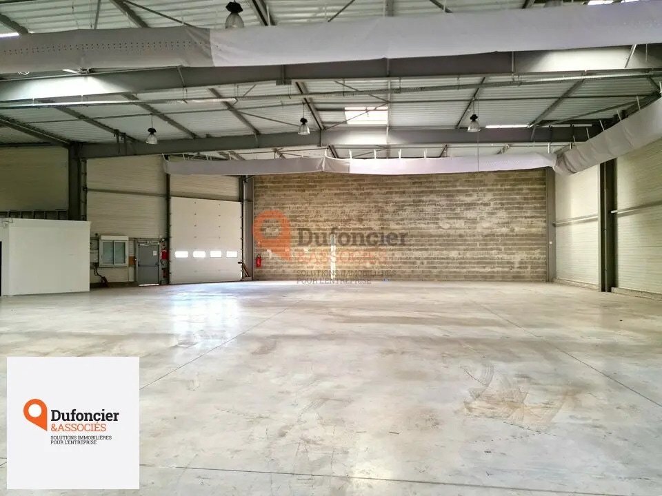 Local d'activités dans Chasseneuil-du-Poitou à vendre Photo de l’immeuble– Image 1 sur 5