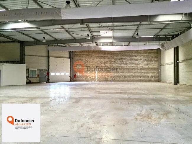 Plus de détails pour Local d’activités à vendre