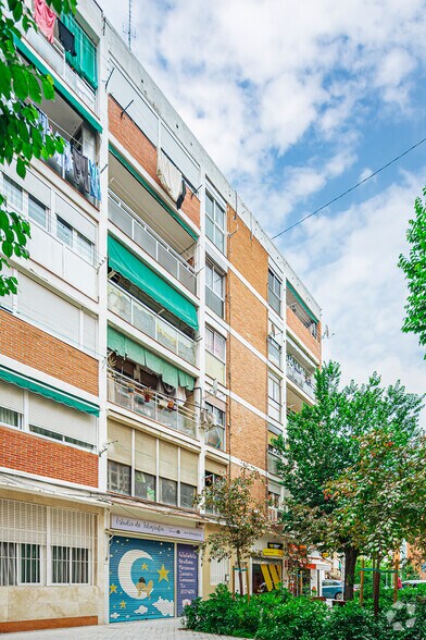 Immeuble residentiel dans Madrid, Madrid à vendre - Photo de l’immeuble – Image 2 sur 2