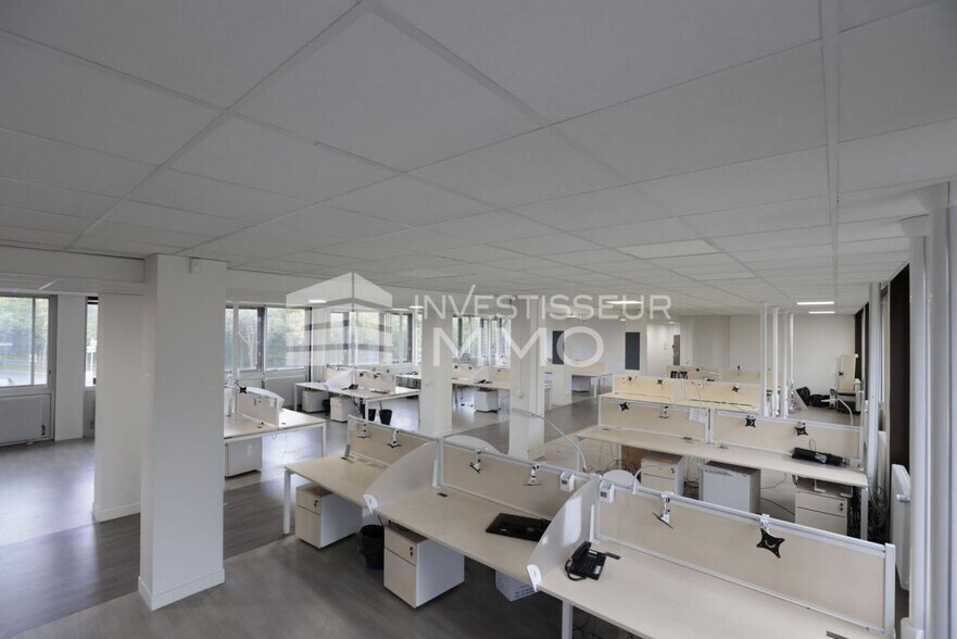 Bureau dans Boissy Saint Leger à louer - Photo de l’immeuble – Image 2 sur 14