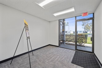 7201-7291 Garden Grove Blvd, Garden Grove, CA à louer Photo de l’immeuble– Image 1 sur 16